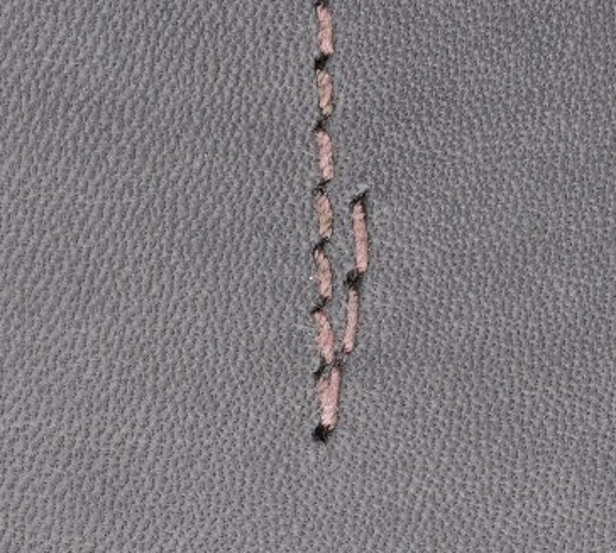 SCHMETZ D cutting point Schmetz_Nahtbilder_Verriegelung_D_Spitze